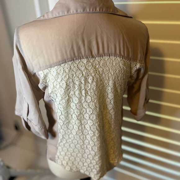 Elegant Beige Lace Back Women's Top - Picture 2 of 3